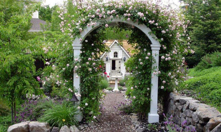 9 функций арки на садовом участке